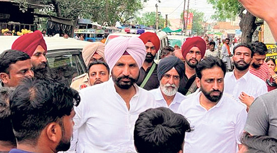 ਗਿੱਦੜਬਾਹਾ ਵਿੱਚ ਮੀਡੀਆ ਨਾਲ ਗੱਲਬਾਤ ਕਰਦੇ ਹੋਏ ਰਾਜਾ ਵੜਿੰਗ।