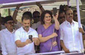 ਵਾਇਨਾਡ ਵਿਚ ਬੁੱਧਵਾਰ ਨੂੰ ਰੋਡ ਸ਼ੋਅ ਦੌਰਾਨ ਰਾਹੁਲ ਗਾਂਧੀ, ਪ੍ਰਿਯੰਕਾ ਗਾਂਧੀ ਤੇ ਹੋਰ ਕਾਂਗਰਸੀ ਆਗੂ। -ਫੋਟੋ: ਪੀਟੀਆਈ