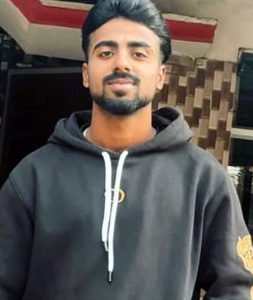 ਹਮਲਾਵਰਾਂ ਦੀ ਕਾਰ ਦੇ ਹੋਏ ਹਾਦਸੇ ਕਾਰਨ ਫੌਤ ਹੋਏ ਰਵਿੰਦਰ ਰਿਖੀ ਵਾਸੀ ਭੱਟਲਾਂ ਦੀ ਪੁਰਾਣੀ ਤਸਵੀਰ।