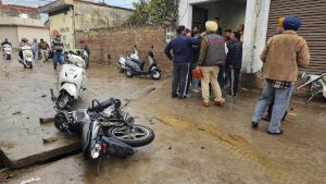 ਘਟਨਾ ਸਥਾਨ ਉੱਪਰ ਹਮਲਾਵਰਾਂ ਦਾ ਪਿਆ ਹਮਲਾਵਰਾਂ ਦਾ ਮੋਟਰਸਾਈਕਲ।