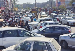 ਮੁਜ਼ਾਹਰੇ ਕਾਰਨ ਲੱਗੇ ਹੋਏ ਜਾਮ ਦਾ ਦ੍ਰਿਸ਼। -ਫੋਟੋ: ਰਾਜੇਸ਼ ਸੱਚਰ