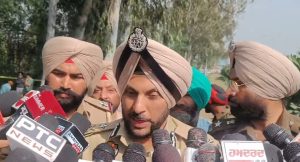 ਪੁਲੀਸ ਕਮਿਸ਼ਨਰ ਗੁਰਪ੍ਰੀਤ ਸਿੰਘ ਭੁੱਲਰ ਮੀਡੀਆ ਨੂੰ ਜਾਣਕਾਰੀ ਦਿੰਦੇ ਹੋਏ