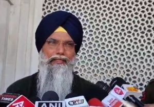 ਕਮੇਟੀ ਦੇ ਮੈਂਬਰ ਗੁਰਪ੍ਰਤਾਪ ਸਿੰਘ ਵਡਾਲਾ ਮੀਡੀਆ ਨਾਲ ਗੱਲ ਕਰਦੇ ਹੋਏ