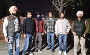 ਗ੍ਰਿਫਤਾਰ ਮੁਲਜ਼ਮ ਅਤੇ ਕਾਊਂਟਰ ਇੰਟੈਲੀਜੈਂਸ ਦੀ ਟੀਮ