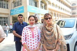 ਸਾਬਕਾ ਕੇਂਦਰੀ ਮੰਤਰੀ ਪਰਨੀਤ ਕੌਰ ਡਿਪਟੀ ਕਮਿਸ਼ਨਰ ਨੂੰ ਮੰਗ ਪੱਤਰ ਦੇ ਕੇ ਪਰਤਦੇ ਹੋਏ। -ਫੋਟੋ: ਰਾਜੇਸ਼ ਸੱਚਰ