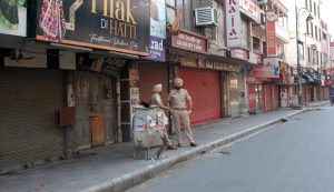 ਅੰਮ੍ਰਿਤਸਰ ਸ਼ਹਿਰ ਵਿੱਚ ਵੱਖ ਵੱਖ ਬਾਜ਼ਾਰਾਂ ਵਿੱਚ ਬੰਦ ਦੁਕਾਨਾਂ। -ਫੋਟੋਆਂ: ਵਿਸ਼ਾਲ ਕੁਮਾਰ